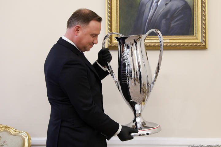 08_Andrzej_Duda_przedstwieciele_klub_sportowy_Cracovia_20200929_JS__0020